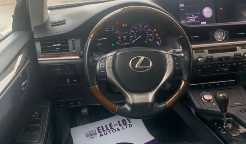 
								Toks 2013 lexus ES350 full option accident free with with 2keys full									