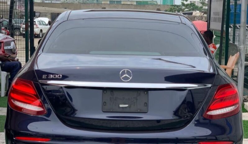 
								Toks 2017 Benz E300 full option with digital dashboard,panoramic roof,wireless charge,luxury interiors accident free with 2 keys full									