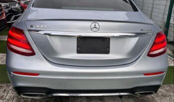 
									2017 Benz E300 4matic full								